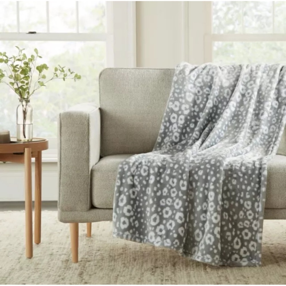 NWT Member's Mark Lounge Throw Luxury Gray White Blanket Leopard Faux Fur